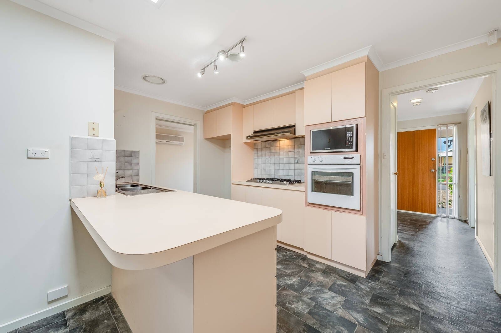 13 Earling Close, Wyndham Vale, VIC, 3024, Wyndham Vale - Thumbnail 3