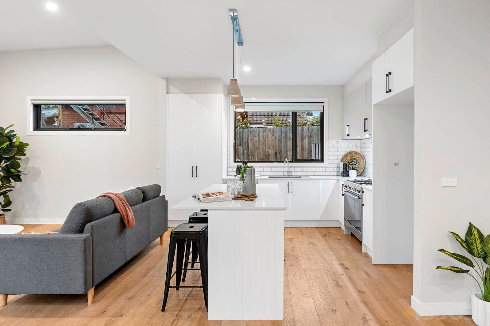 1 / 12 Minerva Road, Manifold Heights, VIC, 3218, Manifold Heights - Thumbnail 3