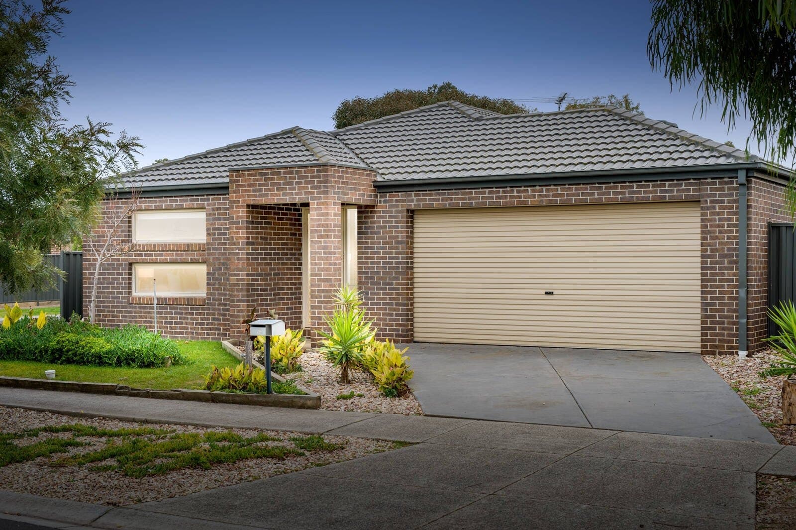 19 Brockwell Crescent, Manor Lakes, VIC, 3024, Manor Lakes - Thumbnail 2