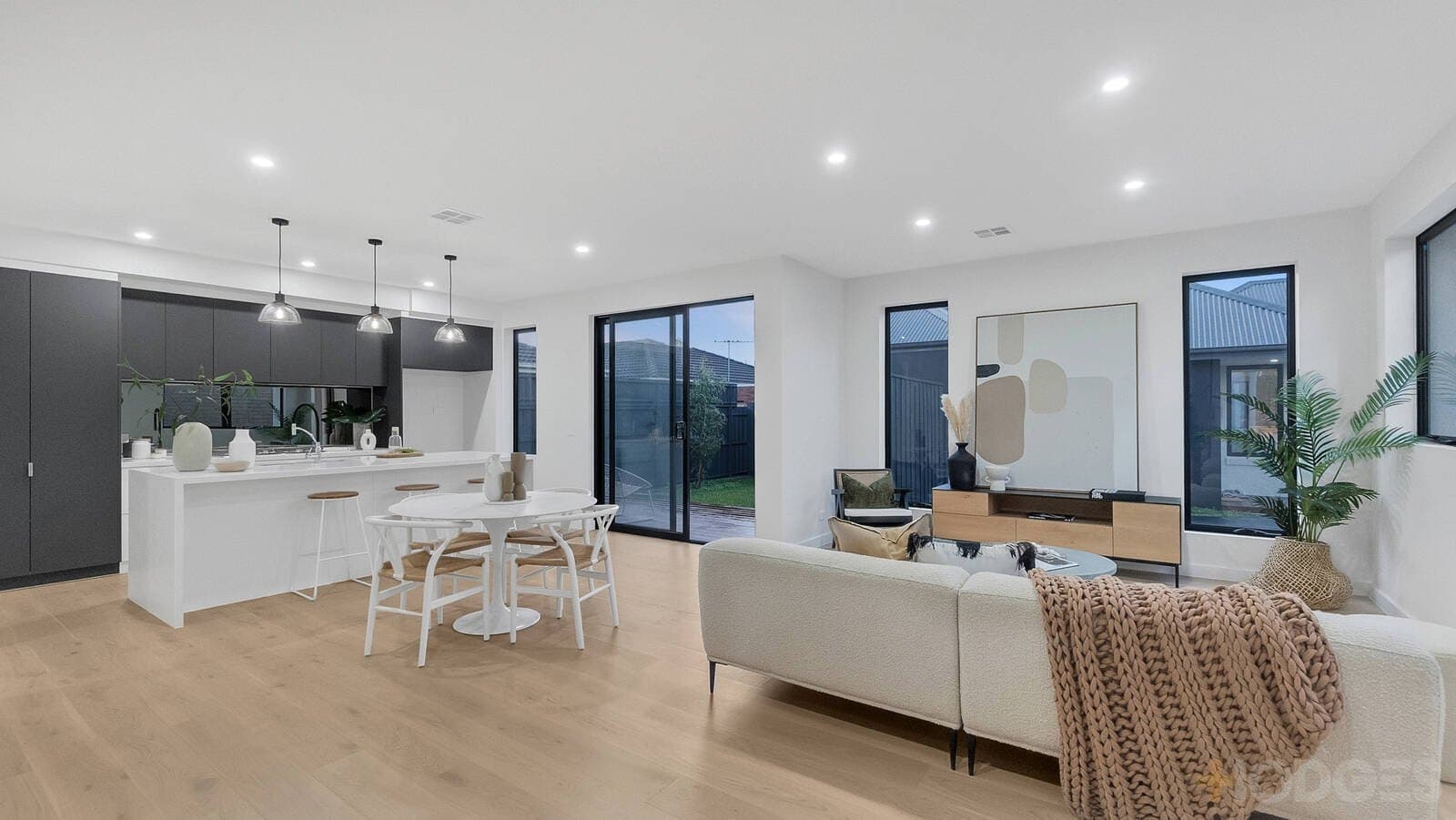 2 / 61 Follett Road, Cheltenham, VIC, 3192, Cheltenham - Thumbnail 2