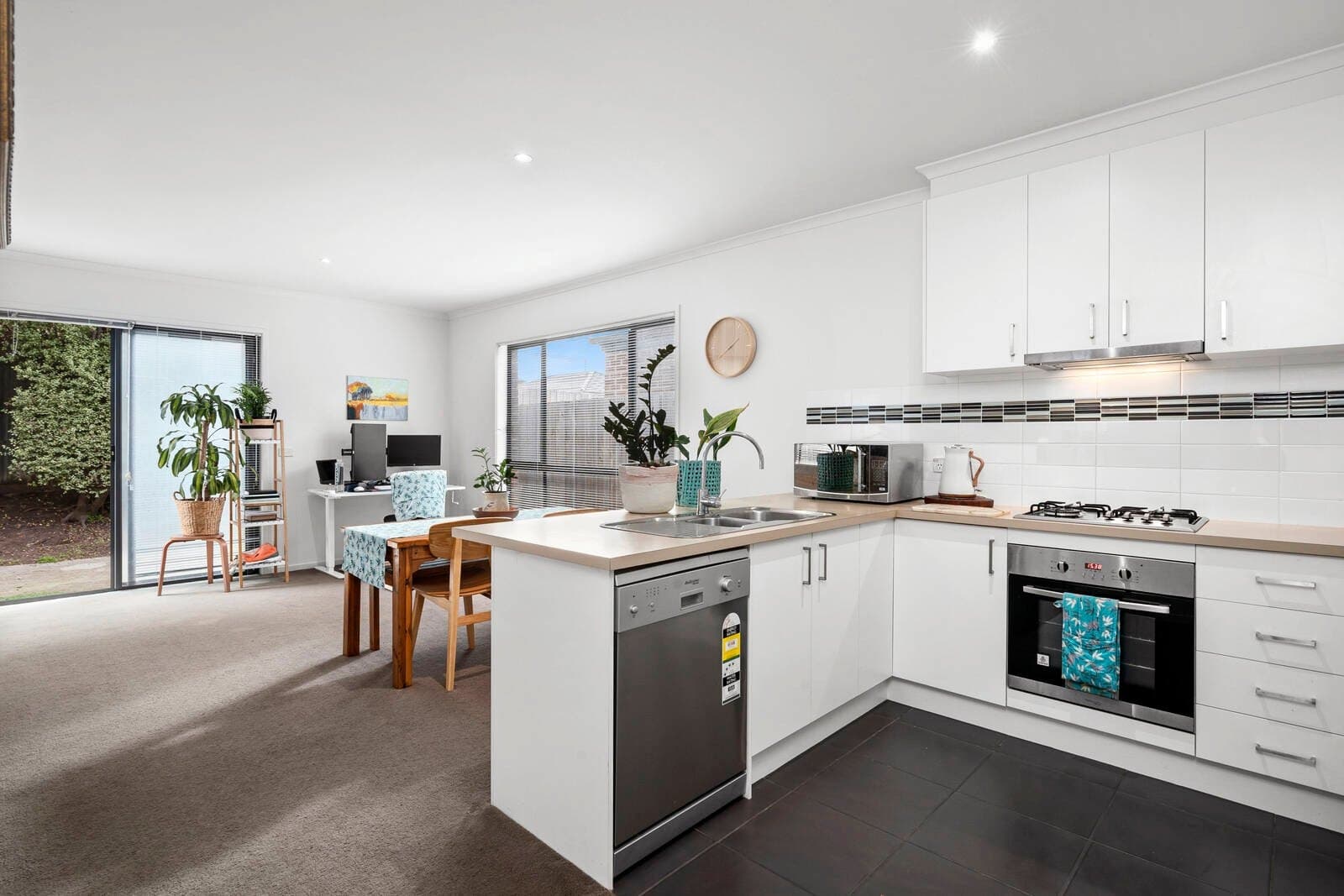 3 / 34 Weeroona Avenue, Hamlyn Heights, VIC, 3215, Hamlyn Heights - Thumbnail 2