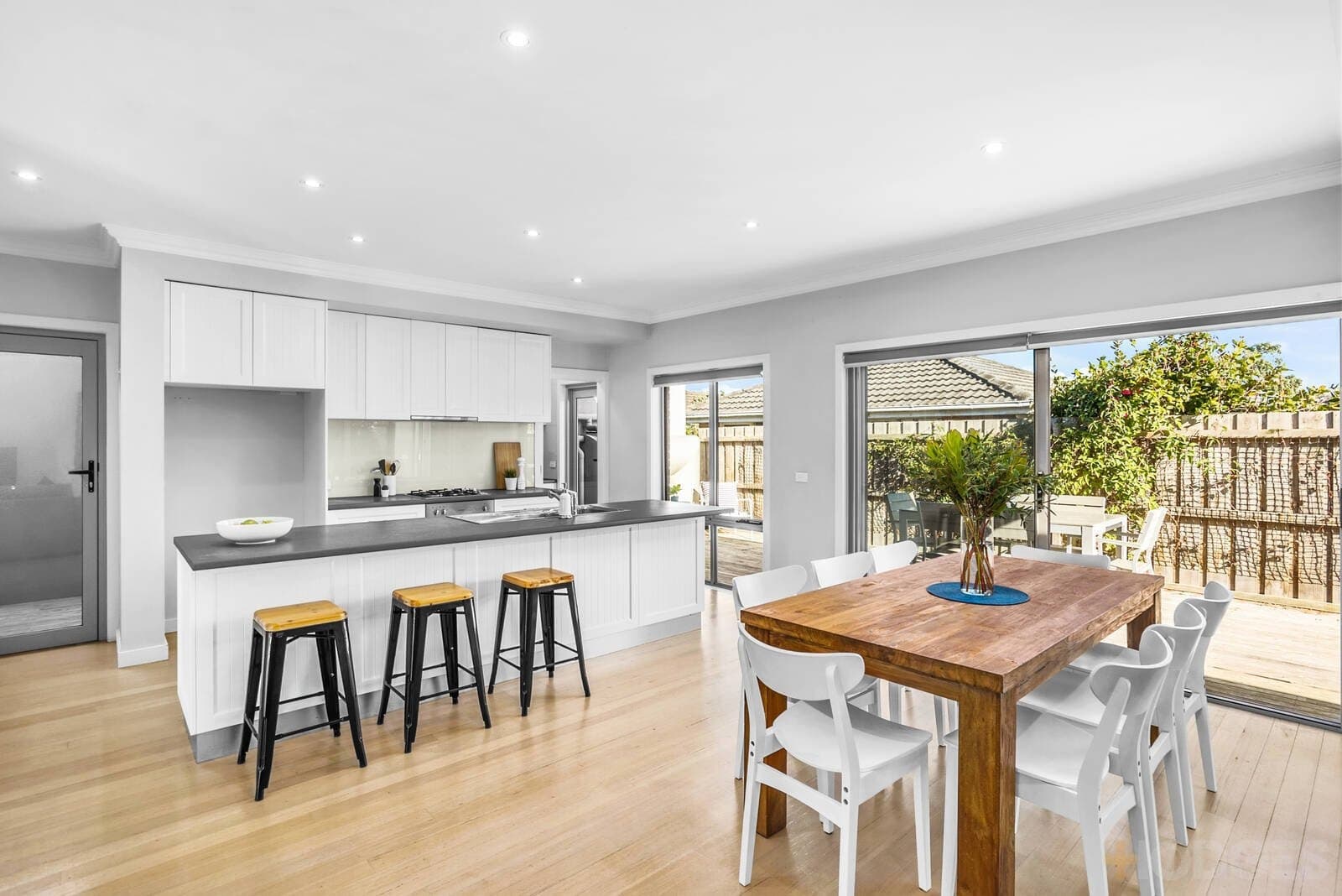 2 / 4 Margaret Street, Parkdale, VIC, 3195, Parkdale - Thumbnail 2