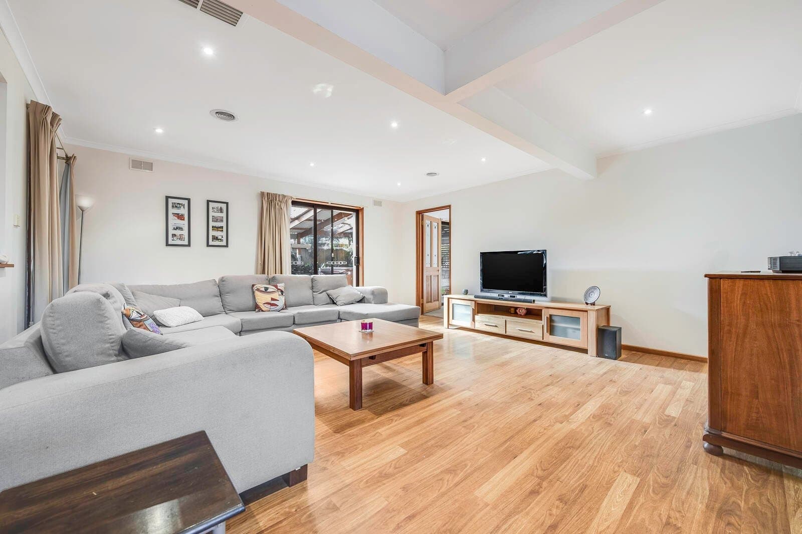 13 Poinciana Court, Werribee, VIC, 3030, Werribee - Thumbnail 2