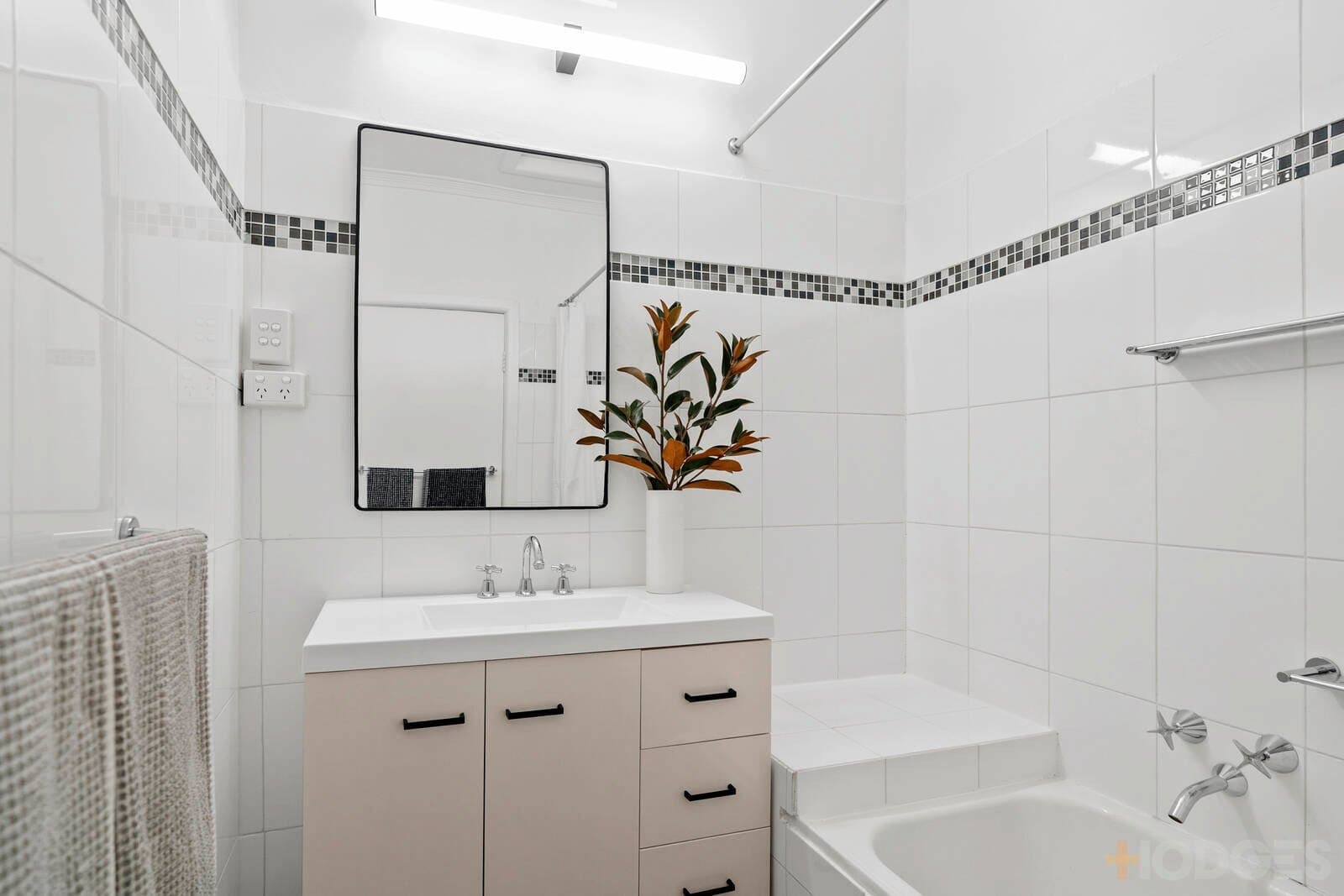 5 Sycamore Street, Hamlyn Heights, VIC, 3215, Hamlyn Heights - Thumbnail 2