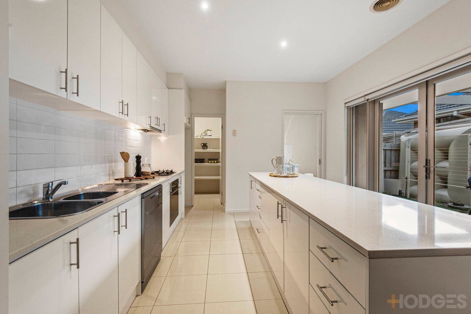 2 / 17 Tulip Grove, Cheltenham, VIC, 3192, Cheltenham - Thumbnail 3