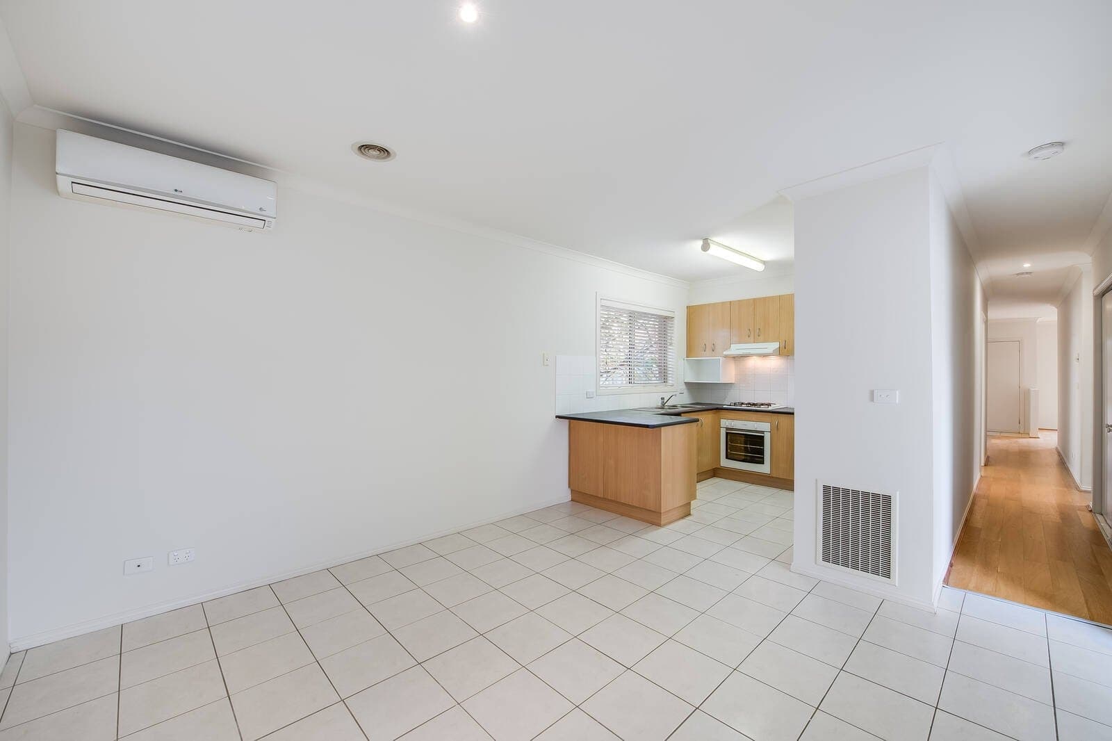 29 Hooker Road, Werribee, VIC, 3030, Werribee - Thumbnail 3