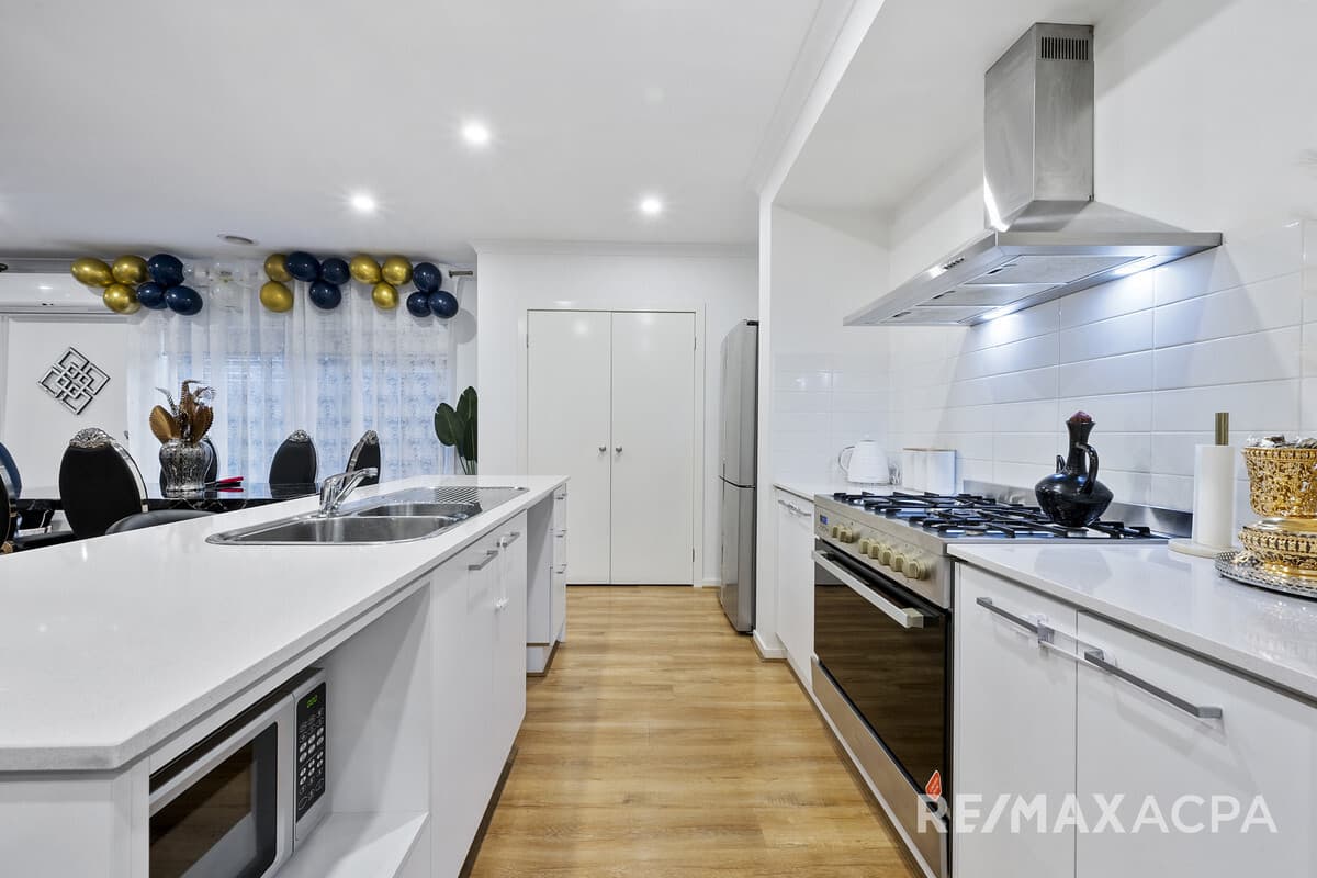 24 Emblem Street Tarneit VIC 3029, Tarneit - Thumbnail 3