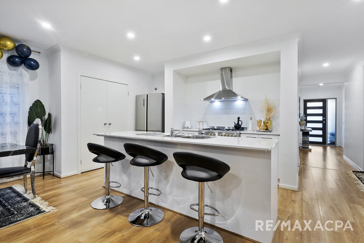 24 Emblem Street Tarneit VIC 3029, Tarneit - Thumbnail 4