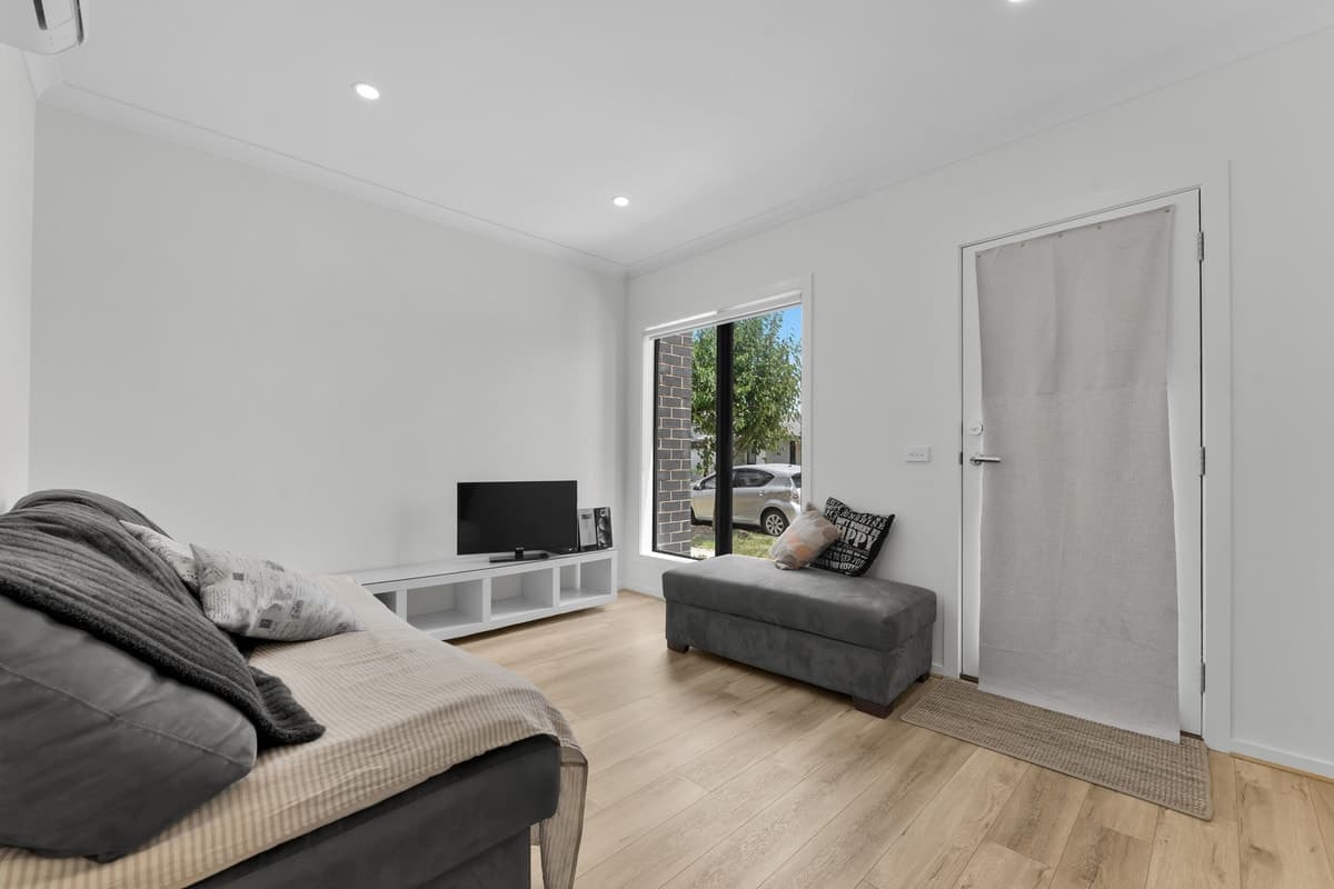 39 Cabo Circuit, Clyde North VIC 3978, Clyde North - Thumbnail 3