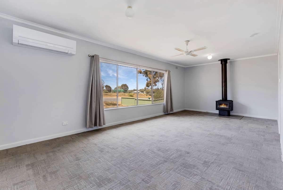 50 Chapel Street, Wedderburn VIC 3518, Wedderburn - Thumbnail 2