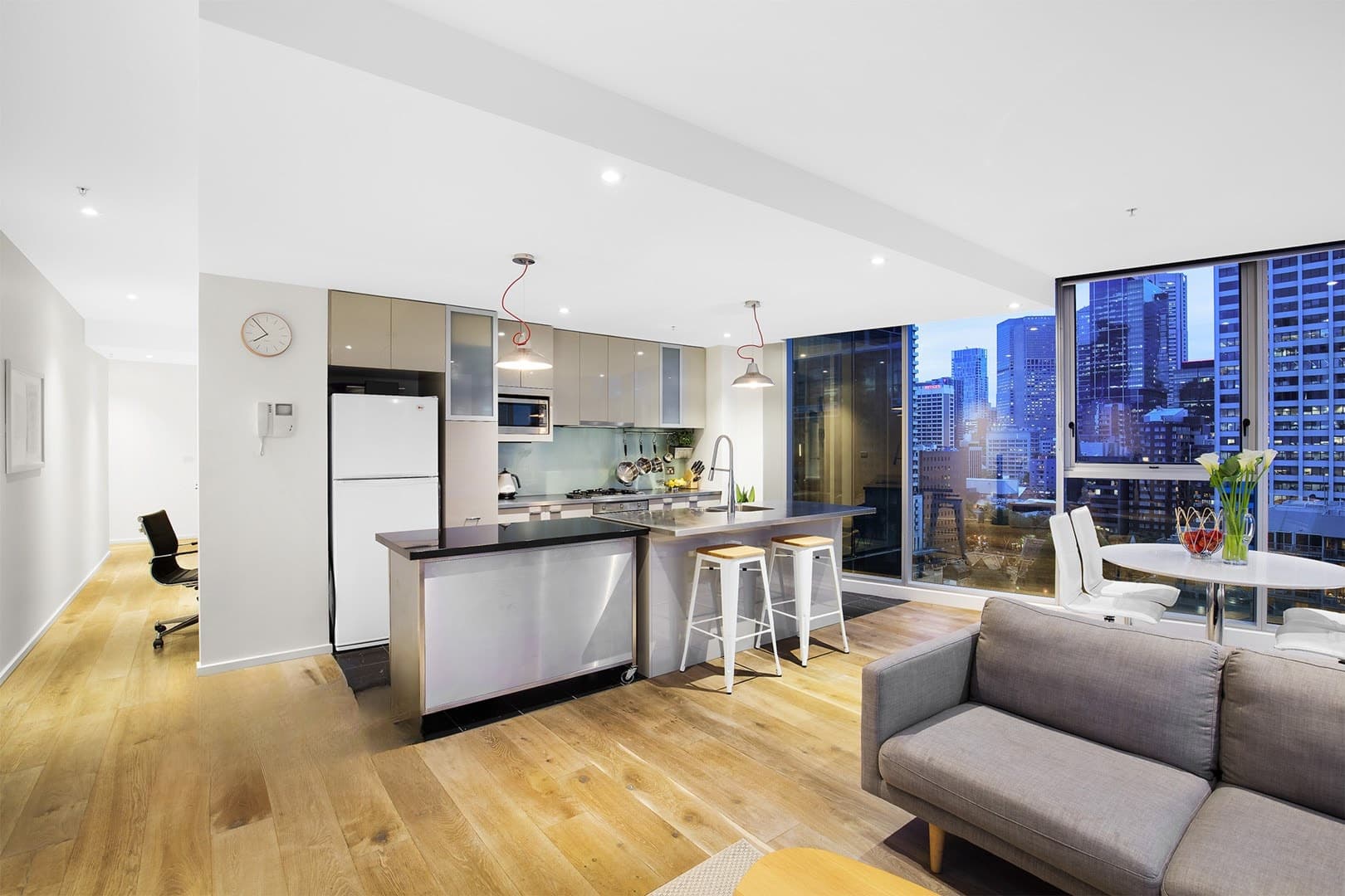 909/68 La Trobe Street, Melbourne - Thumbnail 3