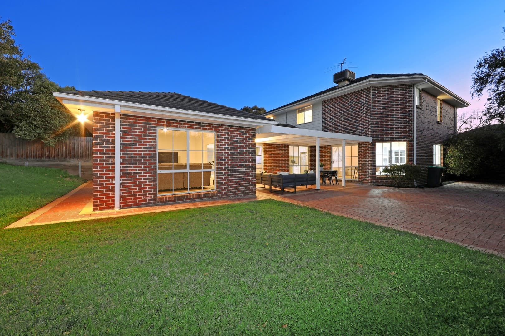 18 Allamanda Boulevard, Lysterfield, VIC 3156, Lysterfield - Thumbnail 2