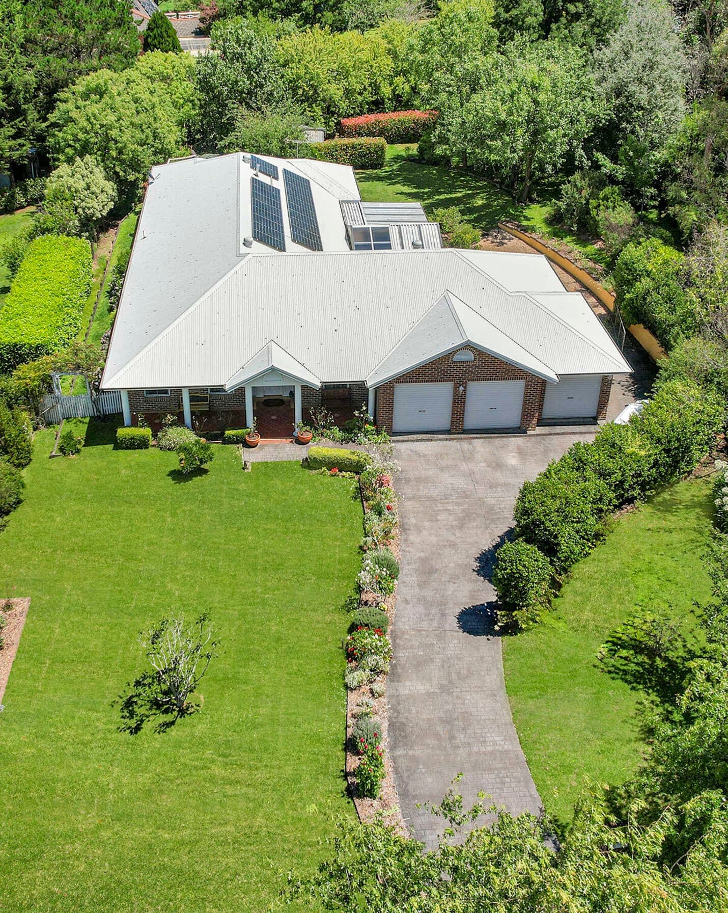 6 Harriet Walk Bundanoon, Bundanoon - Image 1