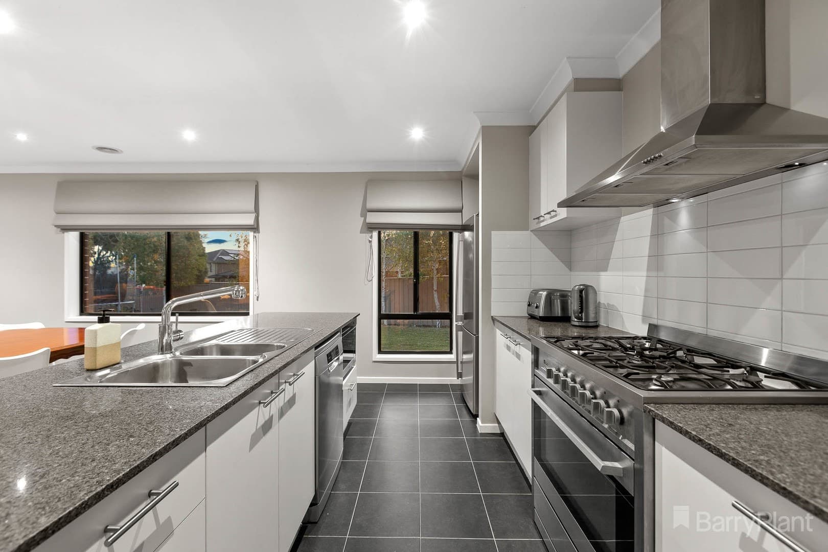 2 Renam Street, Pakenham, VIC 3810, Pakenham - Thumbnail 2