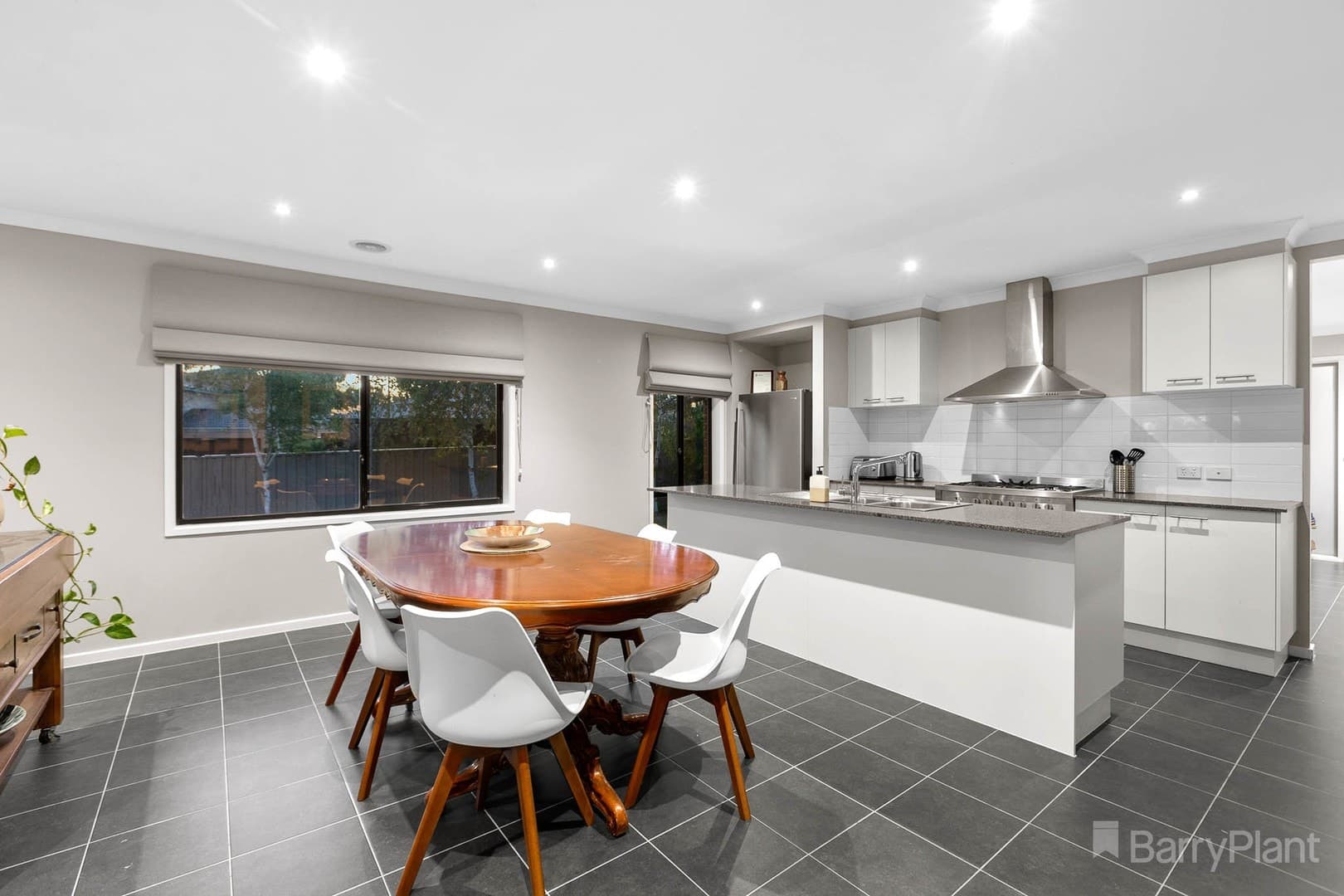 2 Renam Street, Pakenham, VIC 3810, Pakenham - Thumbnail 4