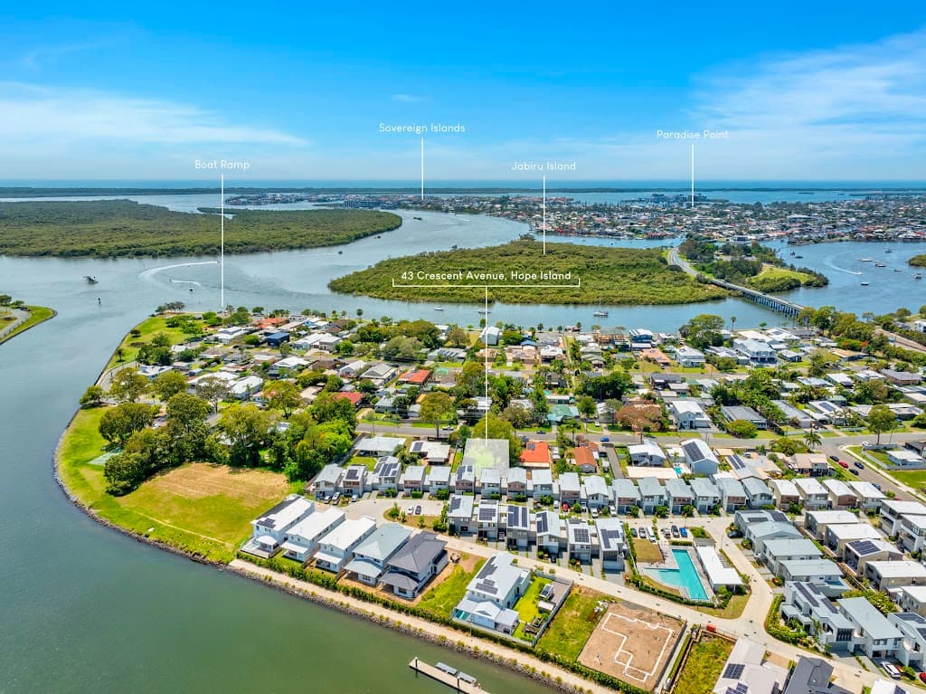 43 Crescent Avenue, Hope Island, QLD, 4212, Hope Island - Thumbnail 2