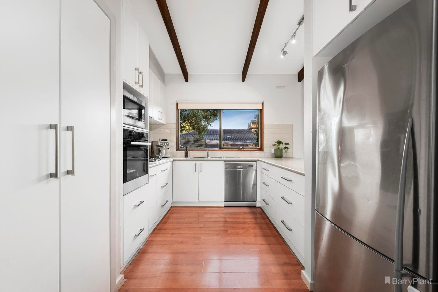 8 Highland Avenue, Mitcham, VIC 3132, Mitcham - Thumbnail 3
