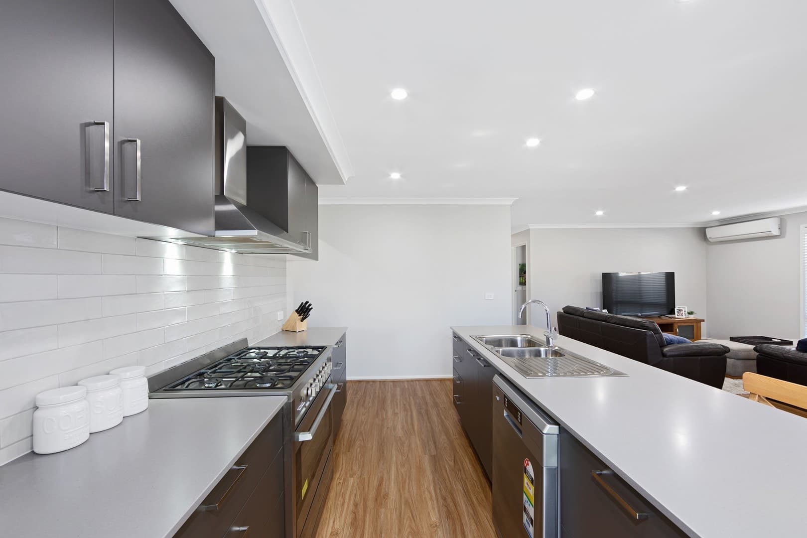 25 Brewster Drive, Kalkallo, VIC 3064, Kalkallo - Thumbnail 2