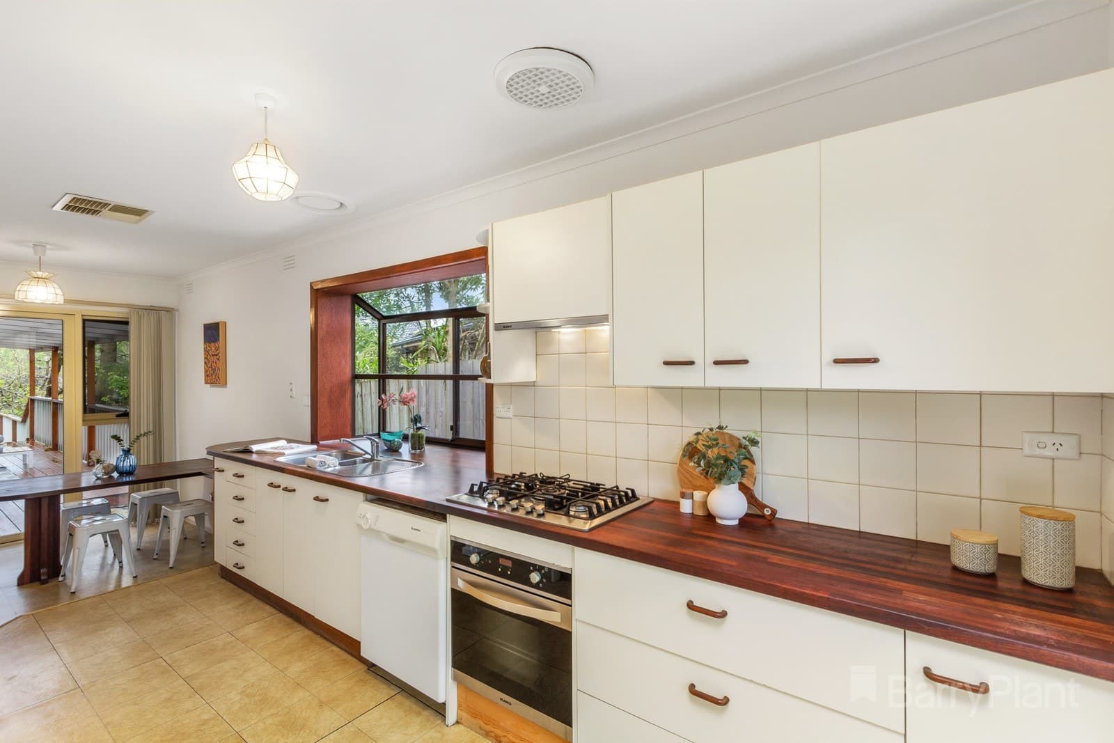 27 Sampson Drive, Mount Waverley, VIC 3149, Mount Waverley - Thumbnail 3