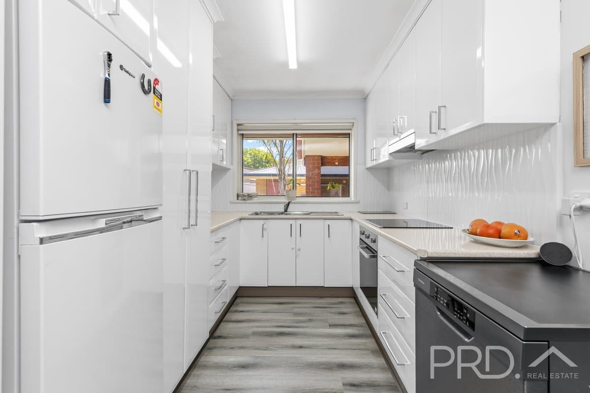 6 Gadara Place, TUMUT NSW 2720, Tumut - Thumbnail 2