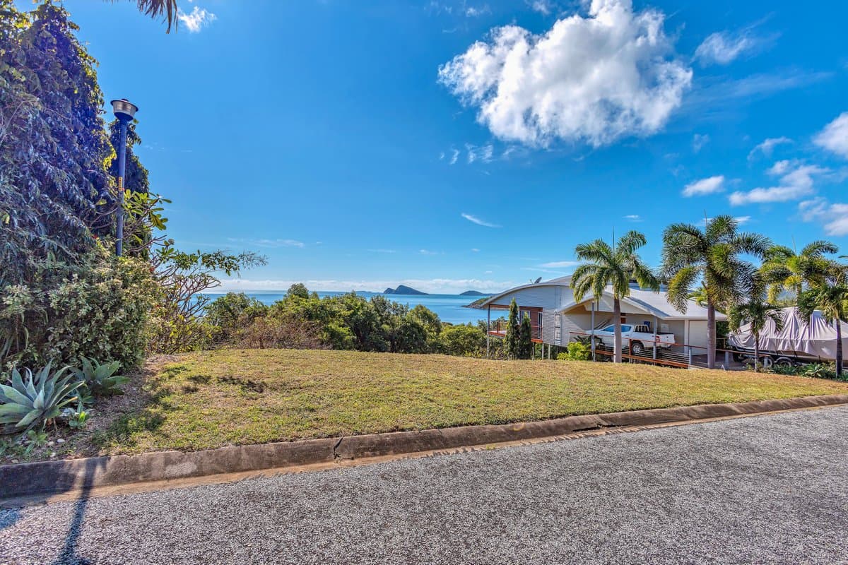 5 Blackcurrant Drive, HIDEAWAY BAY QLD 4800, Hideaway Bay - Thumbnail 4