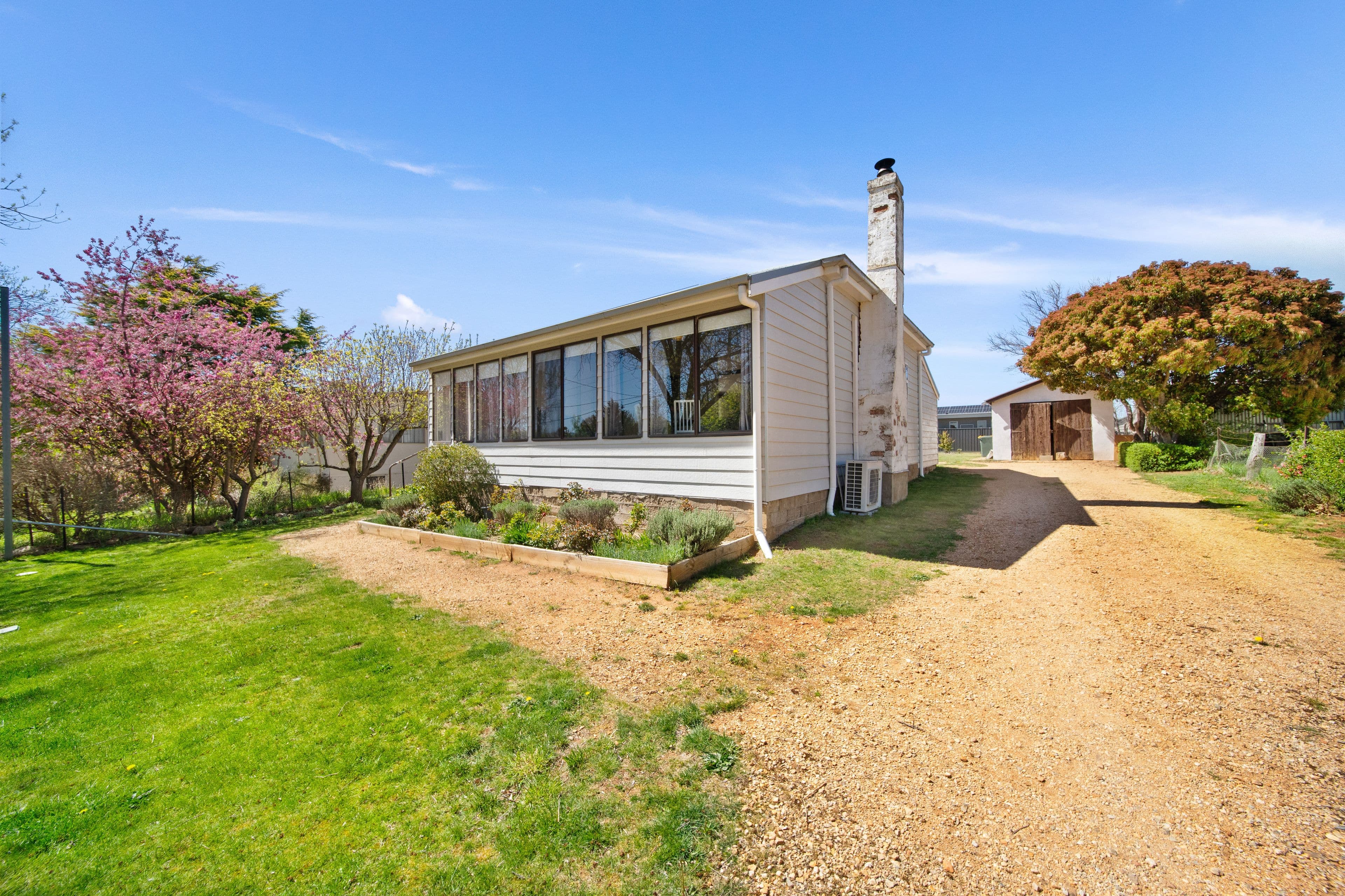 32 York Street, Adaminaby NSW 2629, Adaminaby - Thumbnail 2