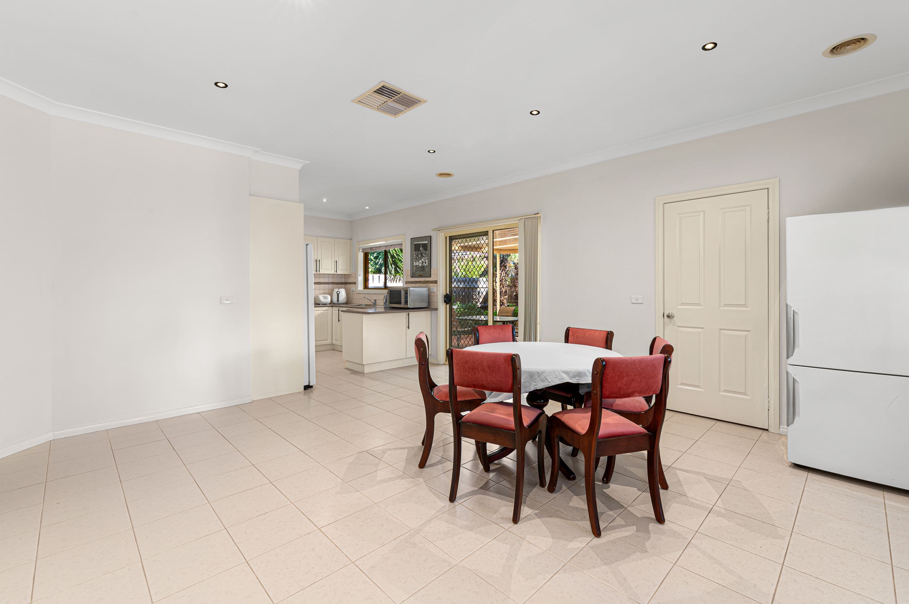 1 Lister Street, South Morang - Thumbnail 3