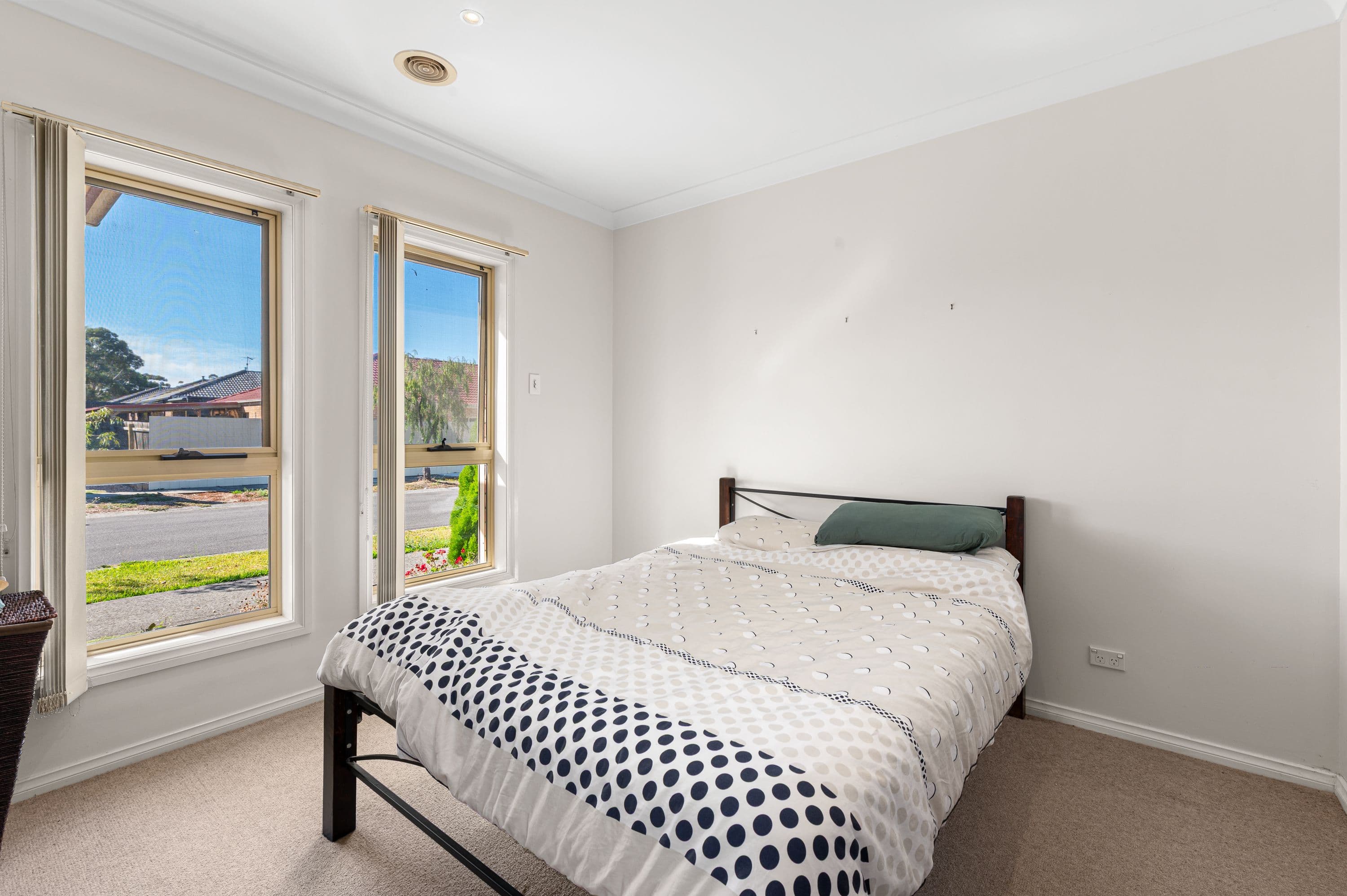 1 Lister Street, South Morang - Thumbnail 6