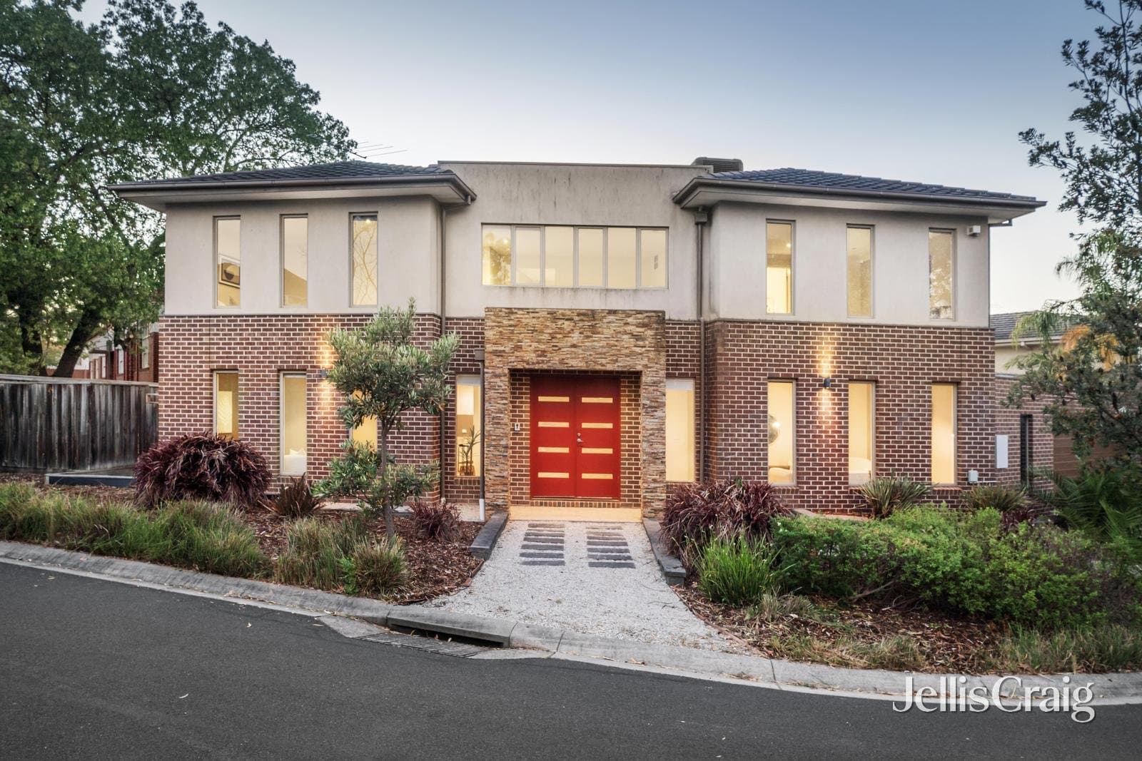 7 Heritage Court, Macleod, Macleod - Image 1