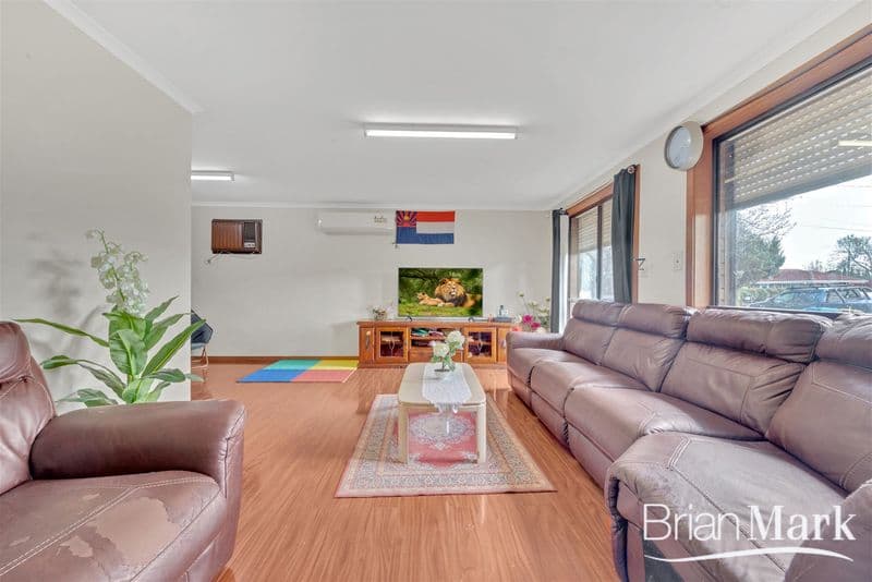 7 Wallara Road, Werribee - Thumbnail 2