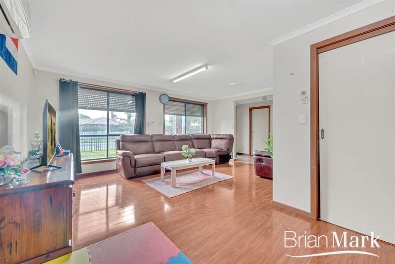 7 Wallara Road, Werribee - Thumbnail 3