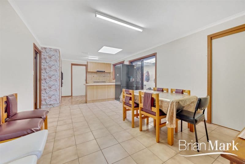 7 Wallara Road, Werribee - Thumbnail 4