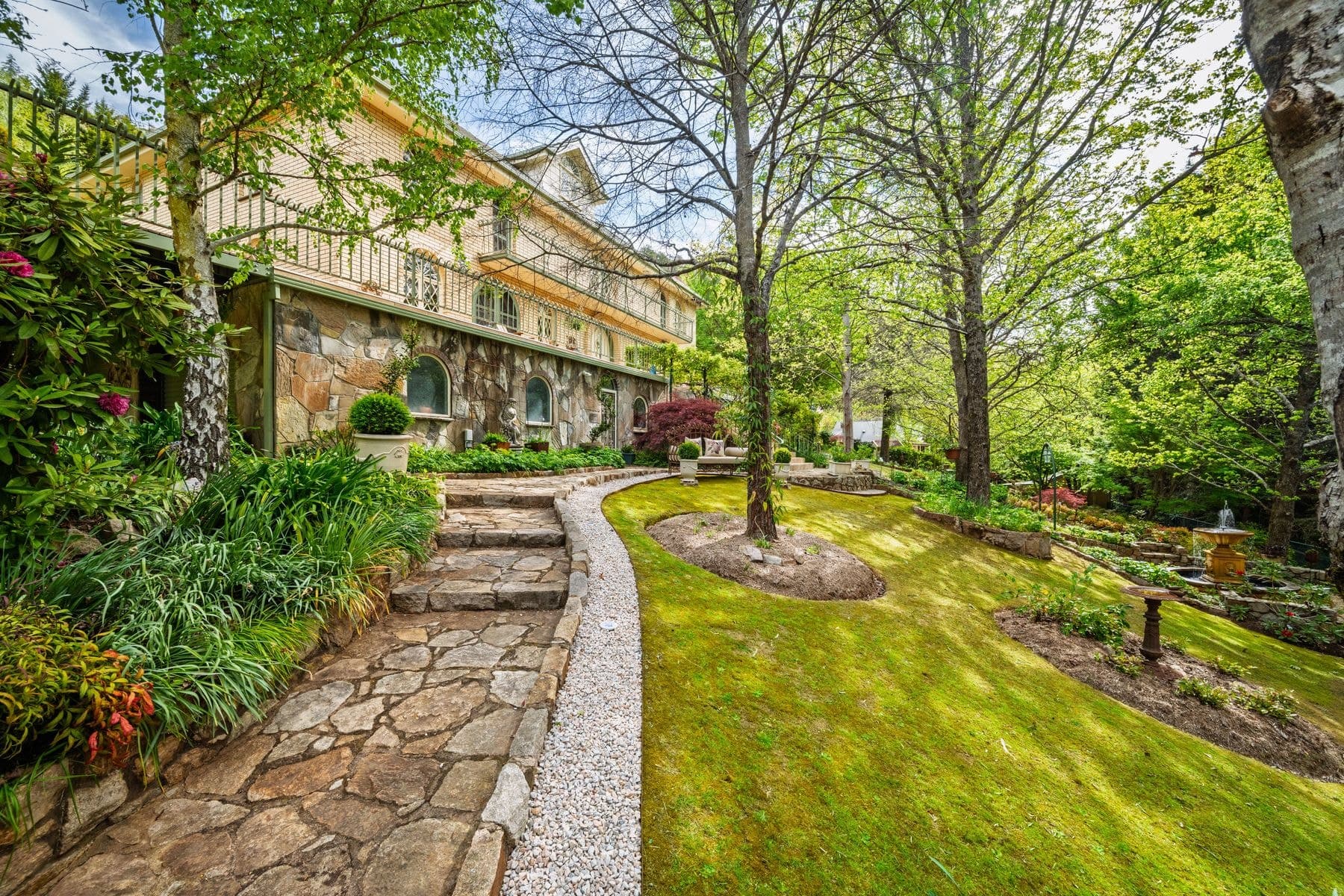 1B Barberry Court, Bright VIC 3741, Bright - Thumbnail 2