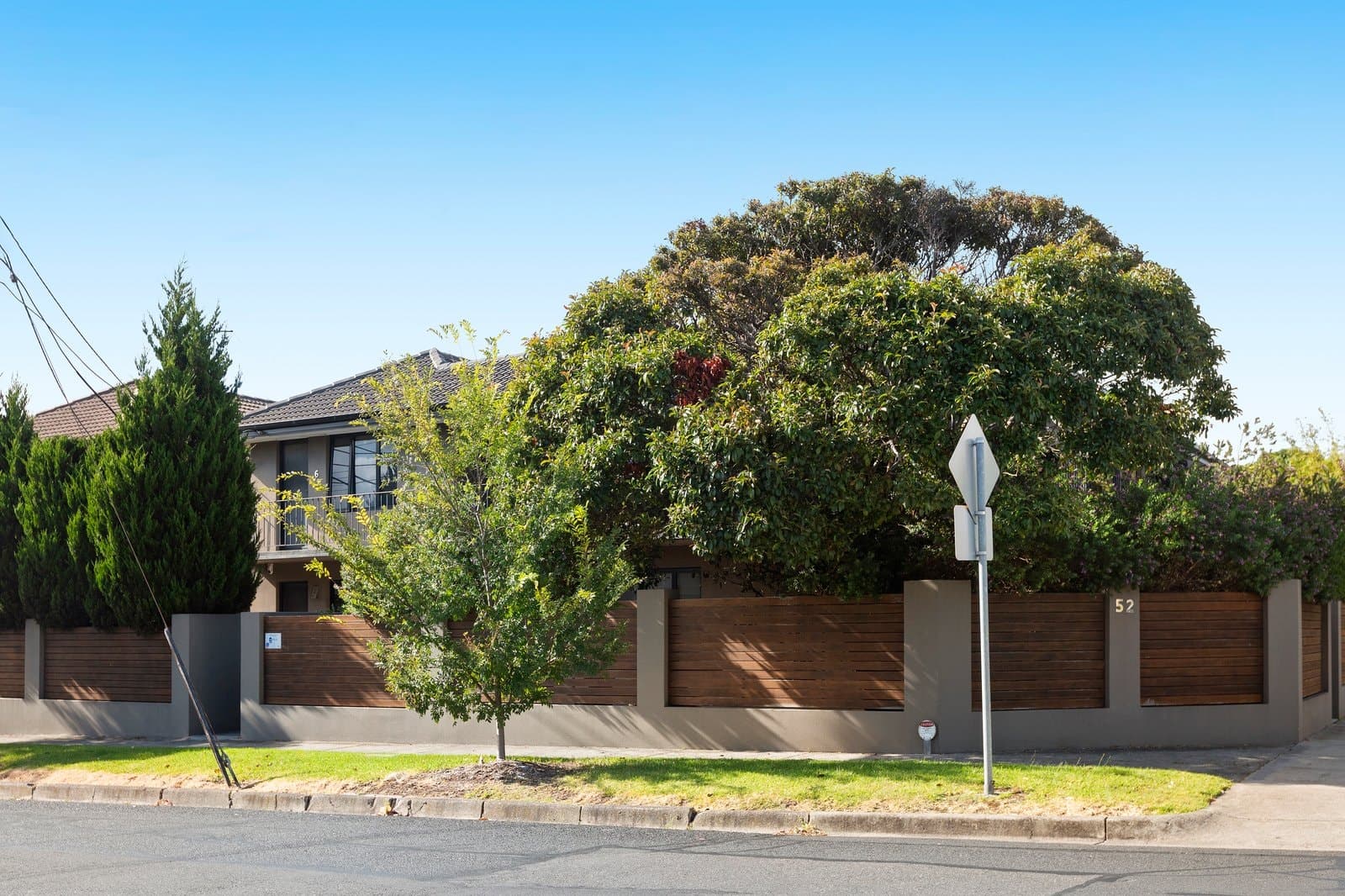 1/52 Plummer Road,
                        
                    
                    
                        
                            MENTONE, Mentone - Image 1