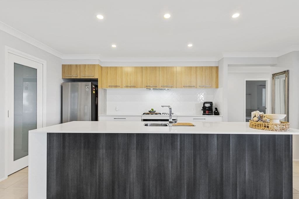 6 Seawinds Parade, Narrawallee - Thumbnail 2