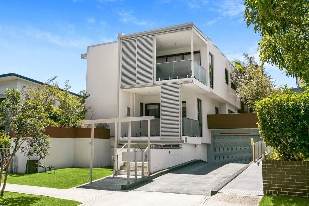 2/72 Old Pittwater Road, Brookvale - Image 1