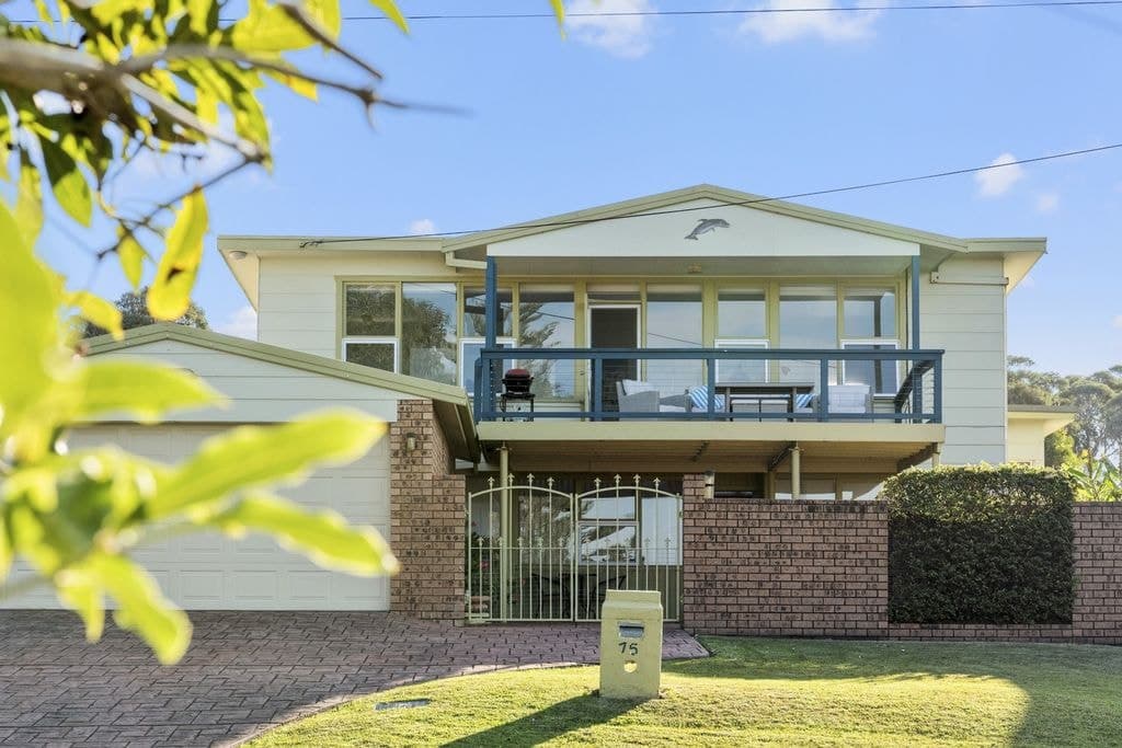 75 Mitchell Parade, Mollymook Beach - Image 1