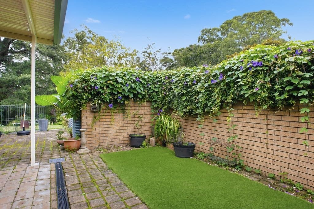 27 Hilton Road, Springwood - Thumbnail 2