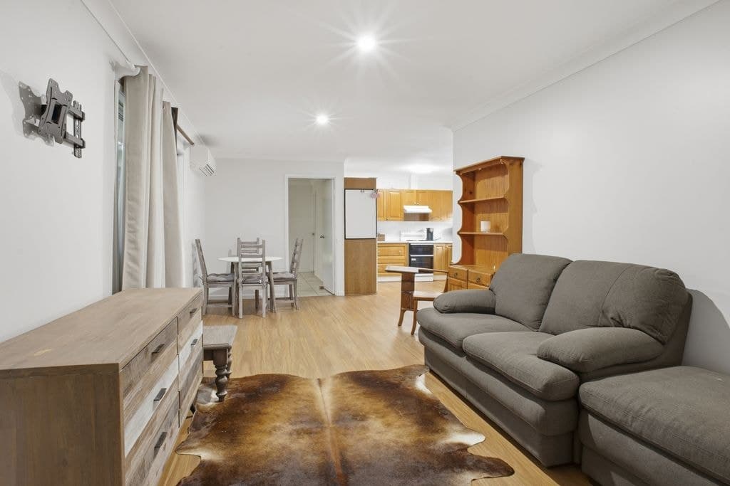27 Hilton Road, Springwood - Thumbnail 4