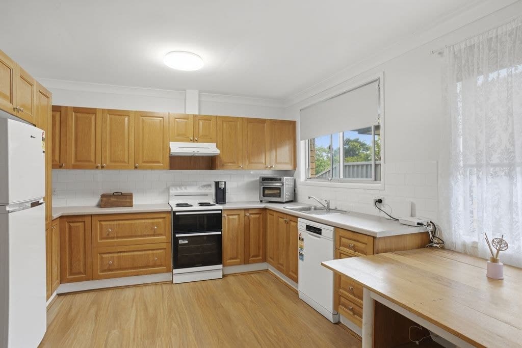 27 Hilton Road, Springwood - Thumbnail 5