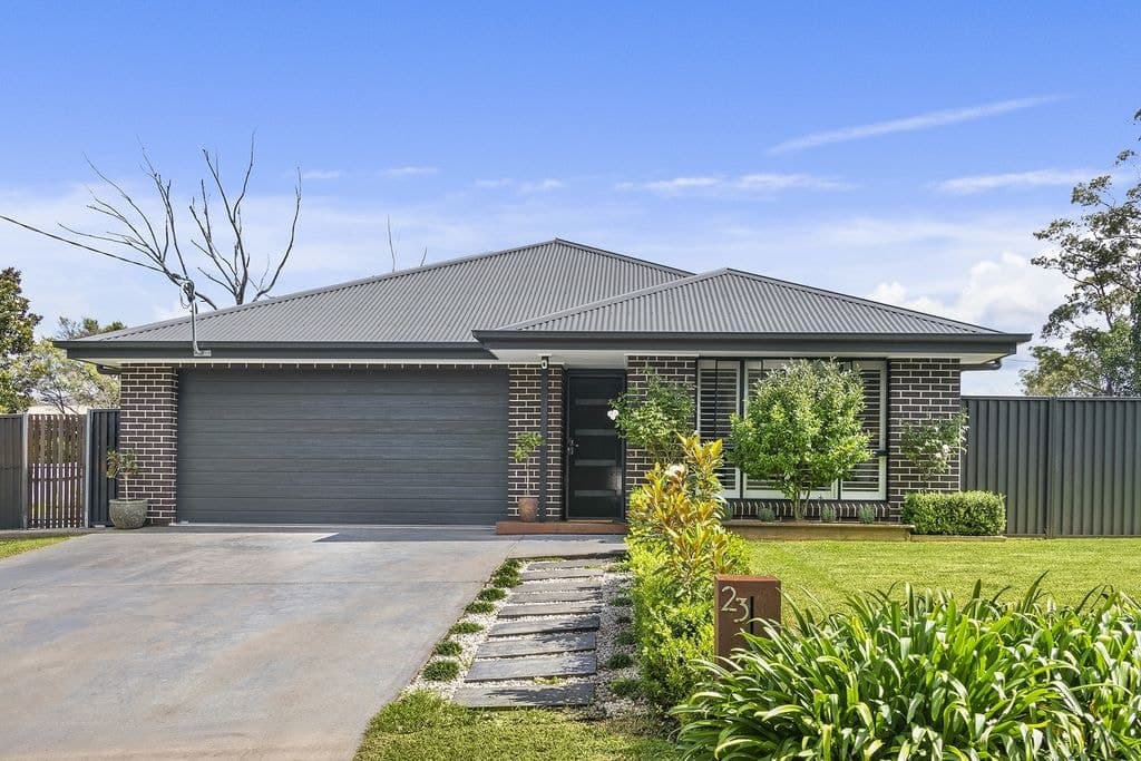 23 West Parade, Hill Top - Thumbnail 2