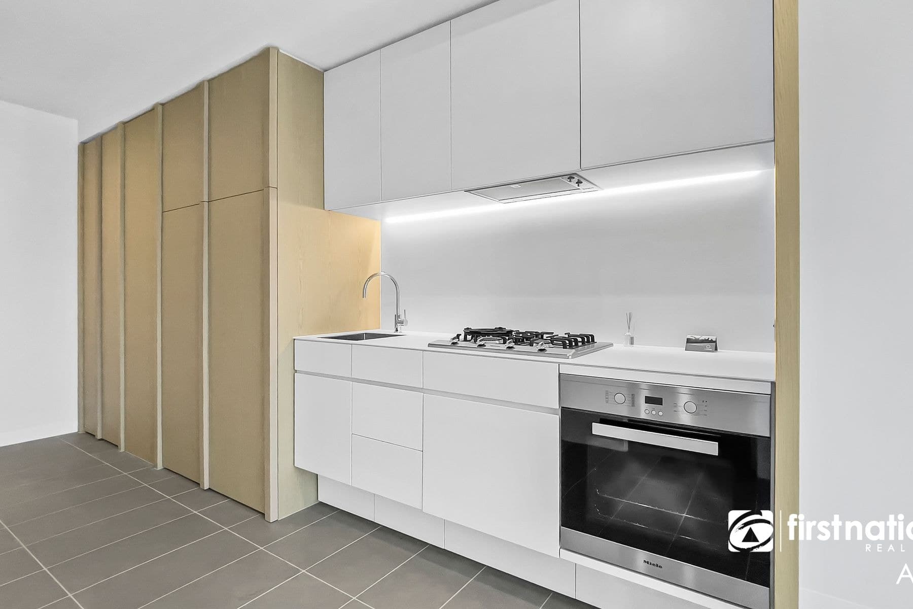 2212/8 Pearl River Road, Docklands VIC 3008, Docklands - Thumbnail 3