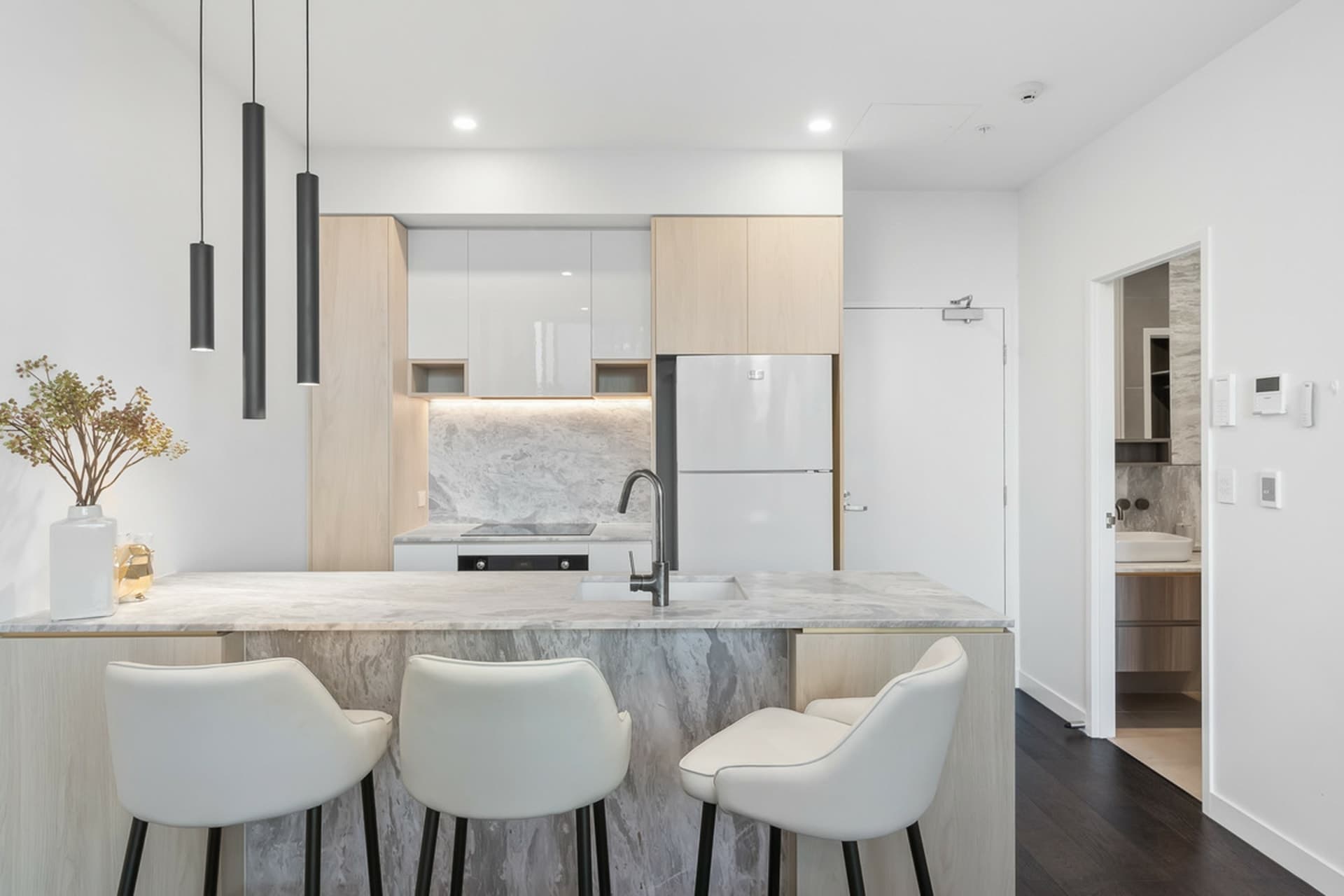 303/185 Old Burleigh Road Broadbeach QLD, Broadbeach - Thumbnail 2