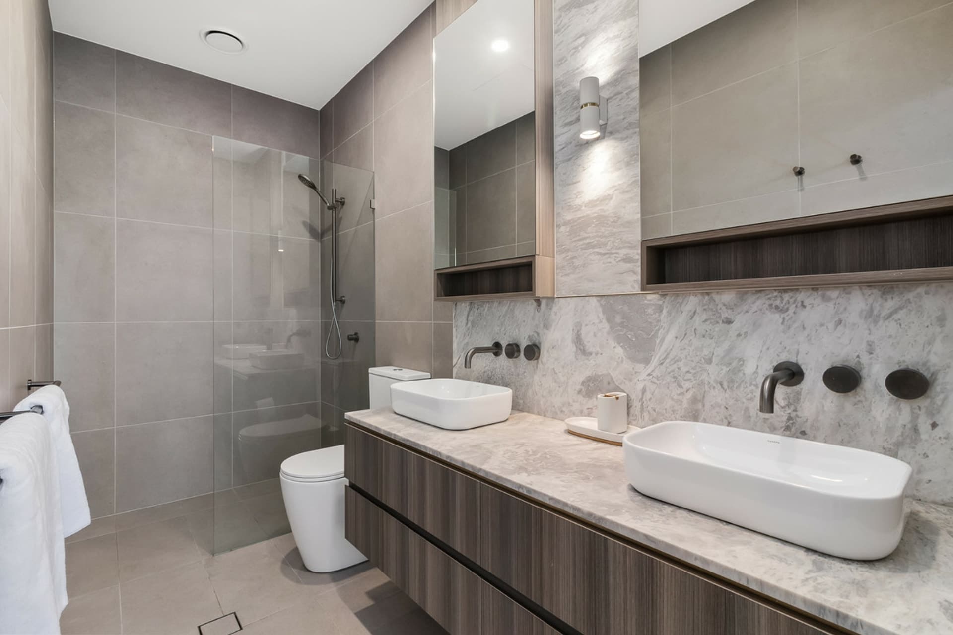 303/185 Old Burleigh Road Broadbeach QLD, Broadbeach - Thumbnail 7