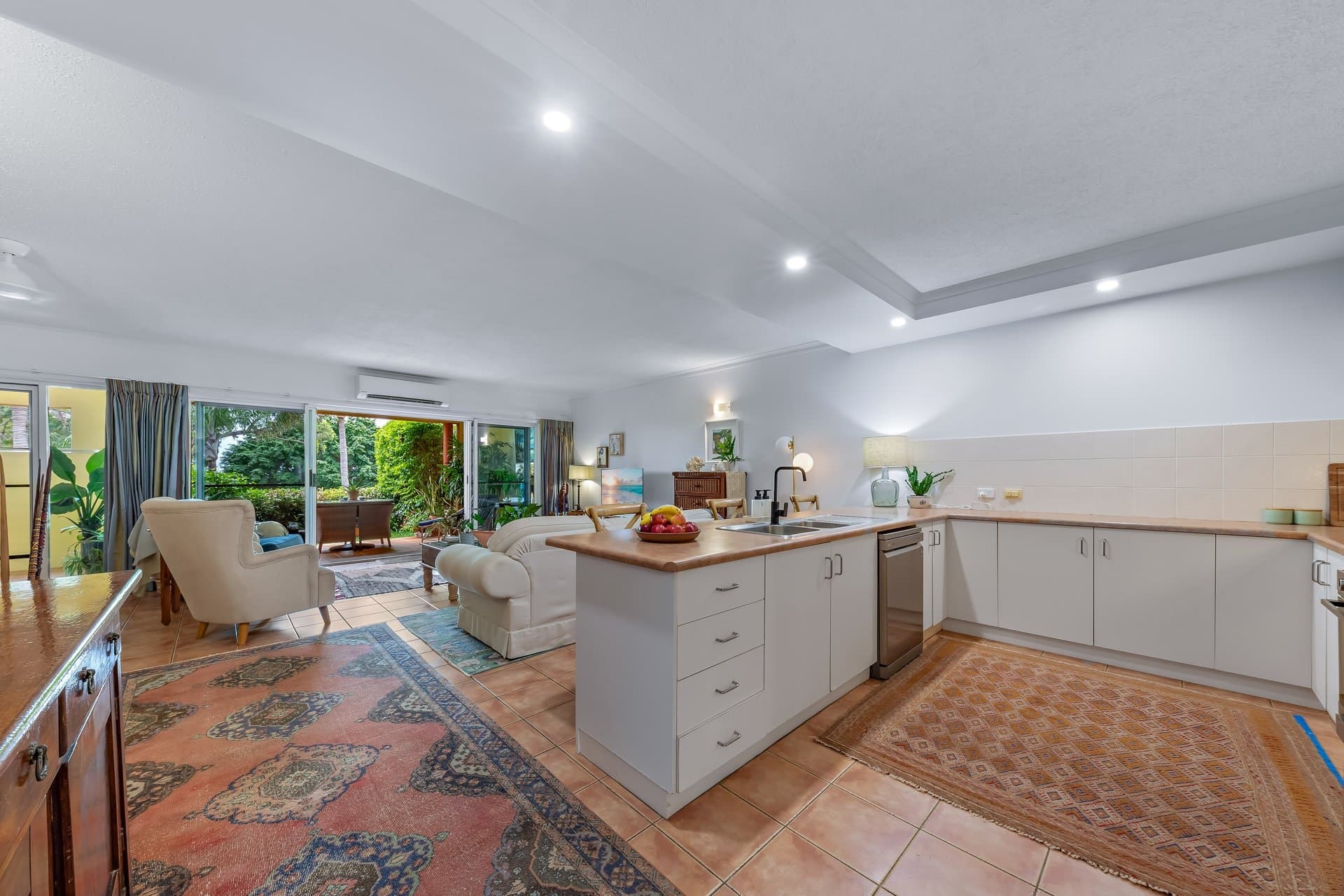 2/24 Island Drive, CANNONVALE QLD 4802, Cannonvale - Thumbnail 5