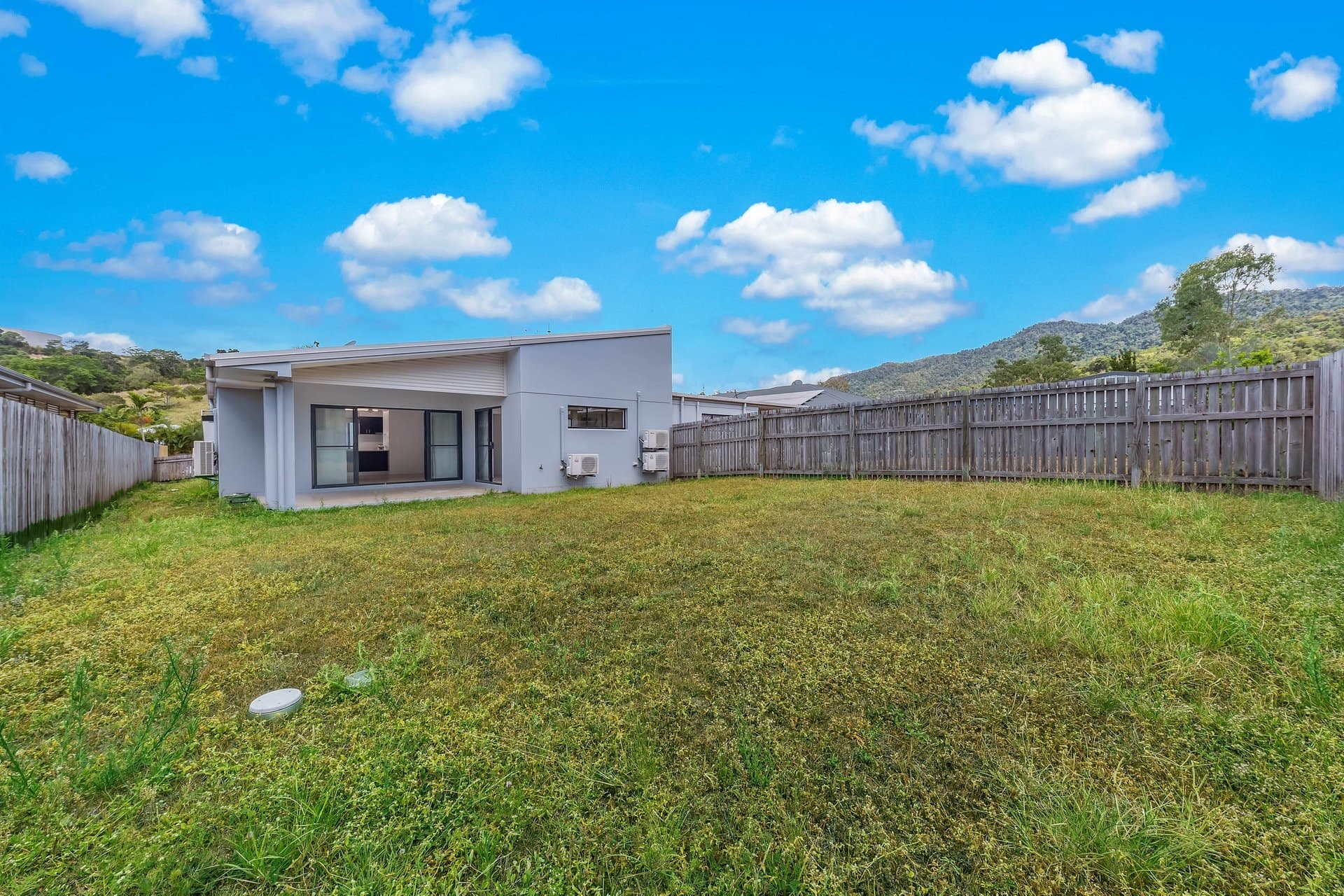 2/89 Parker Road, CANNON VALLEY QLD 4800, Cannon Valley - Image 1