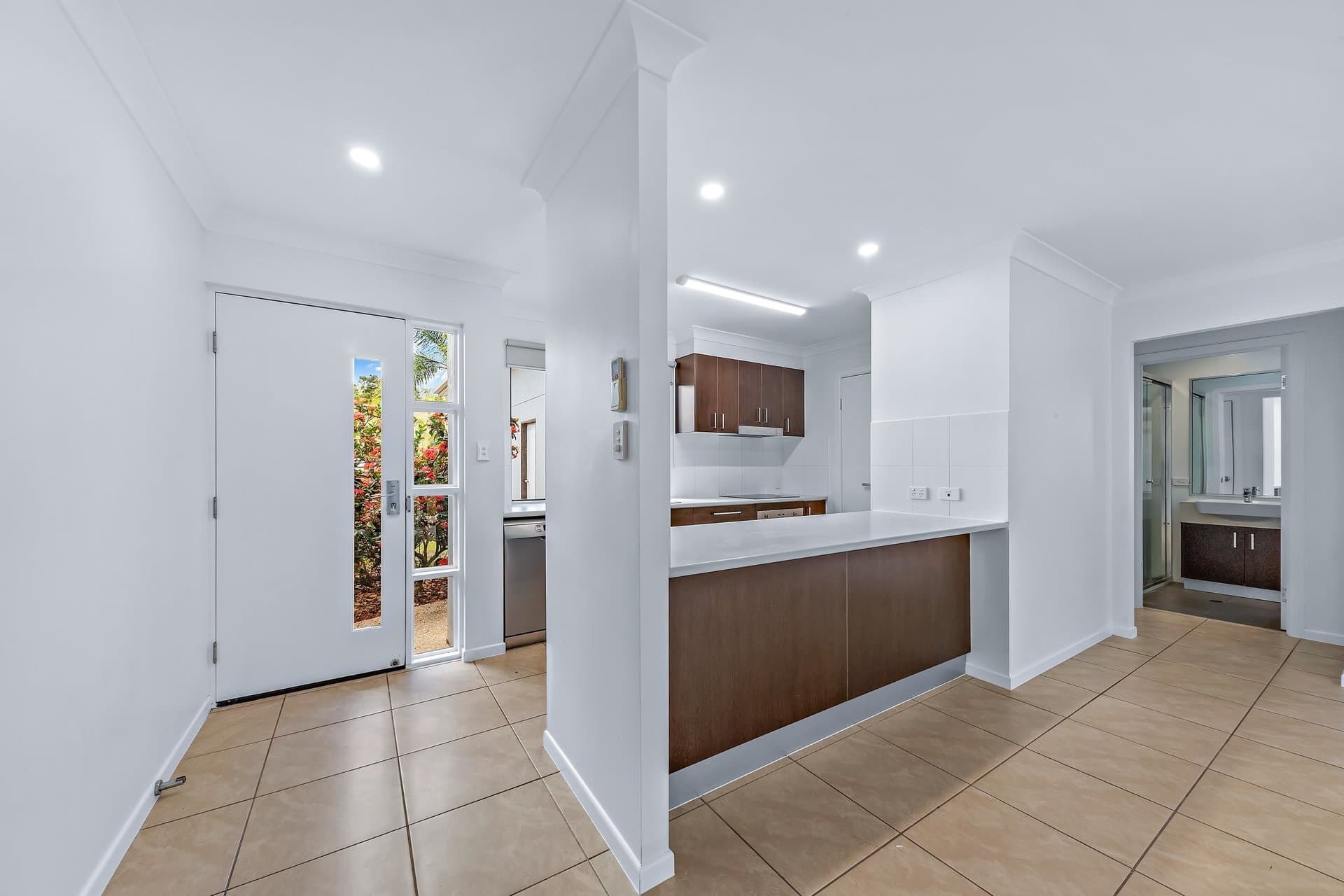 2/89 Parker Road, CANNON VALLEY QLD 4800, Cannon Valley - Thumbnail 2