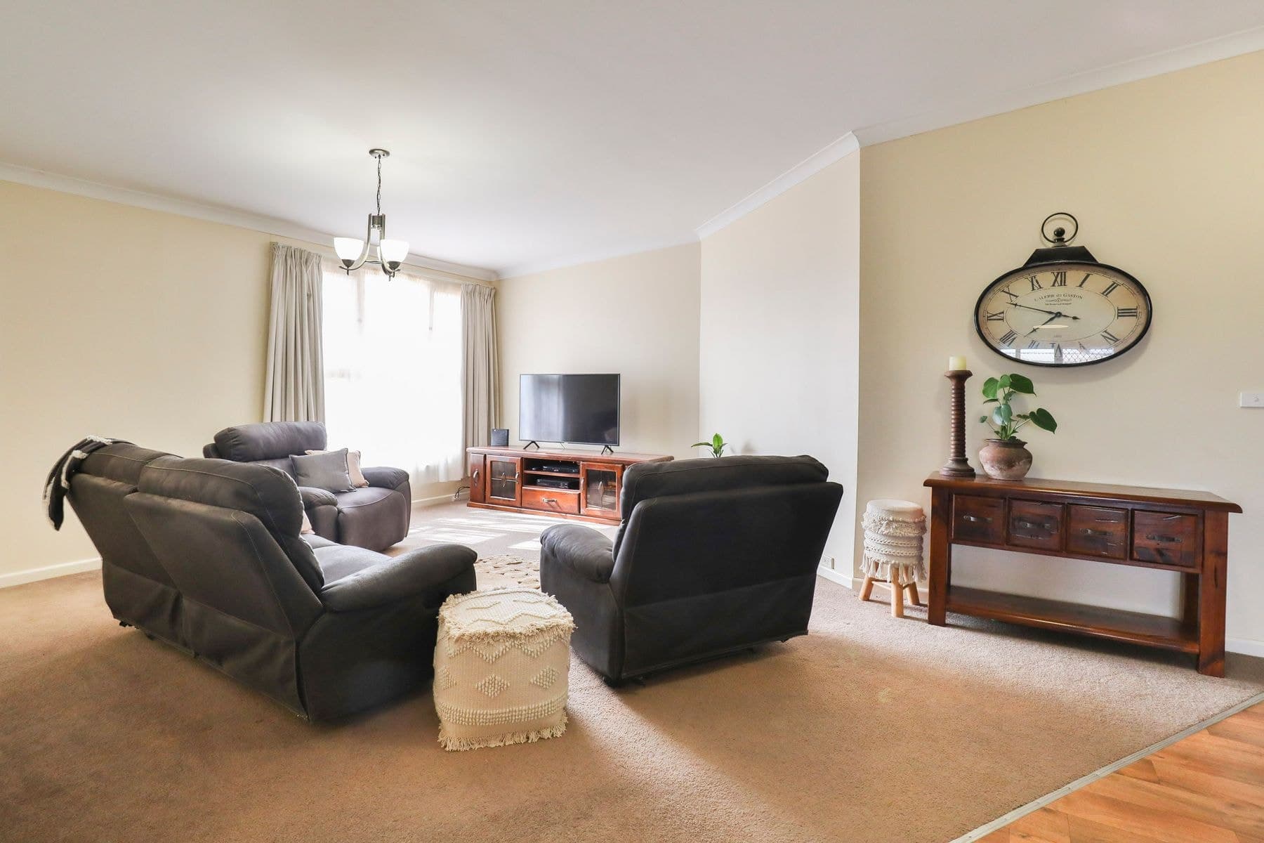 316 Dairtnunk Avenue, Cardross - Thumbnail 4