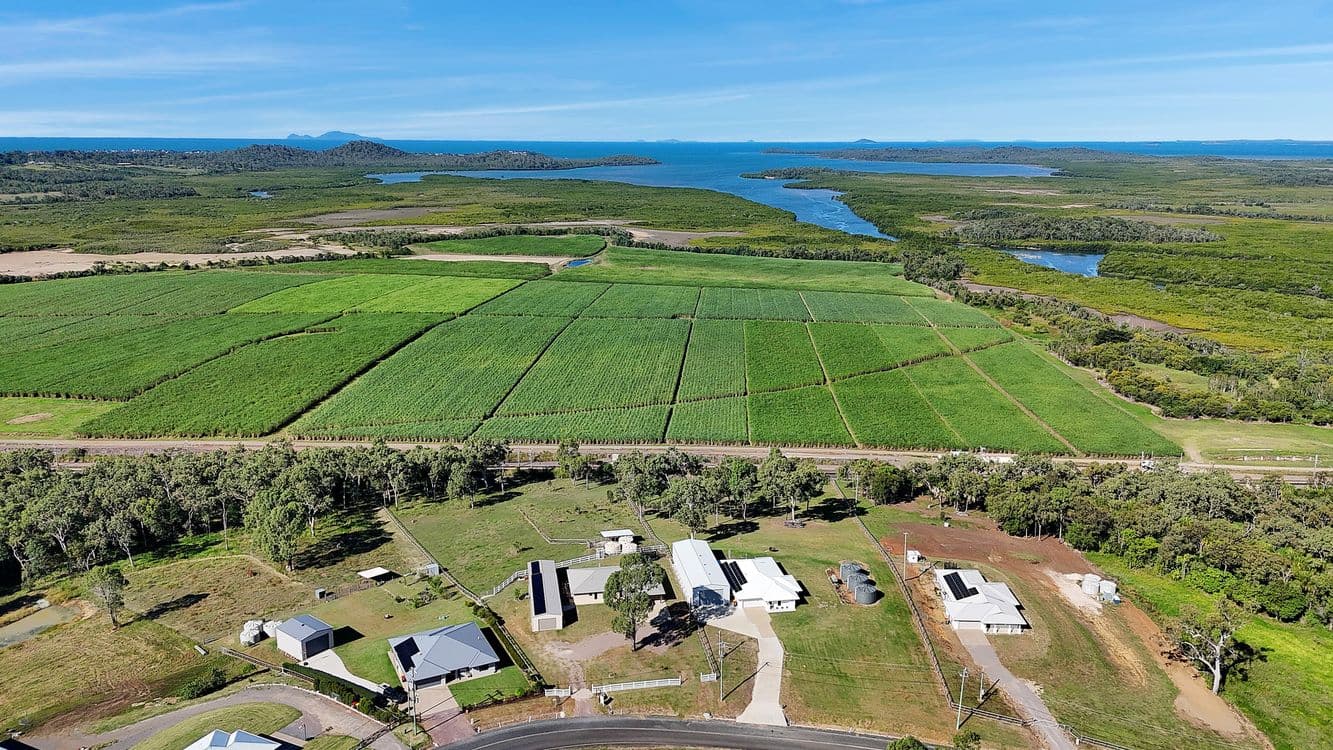 115 Moonlight Drive, SARINA, QLD 4737, Sarina - Thumbnail 2