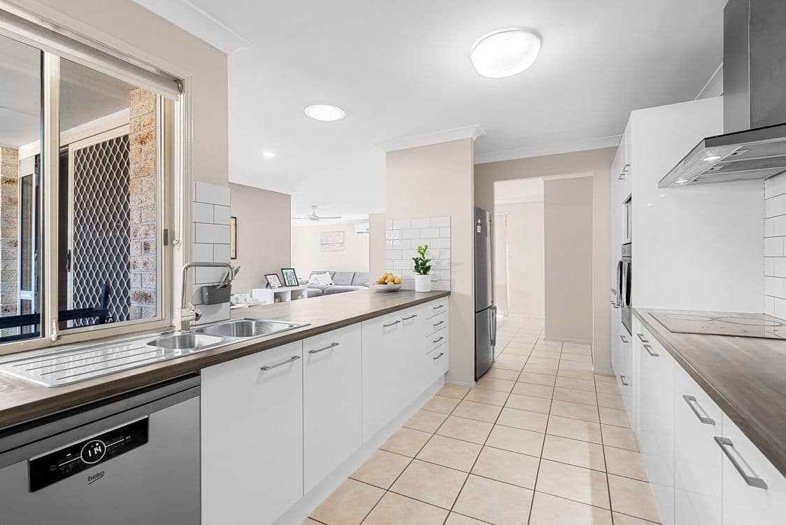 4 Phillips Place, WAKERLEY, QLD 4154, Wakerley - Thumbnail 4